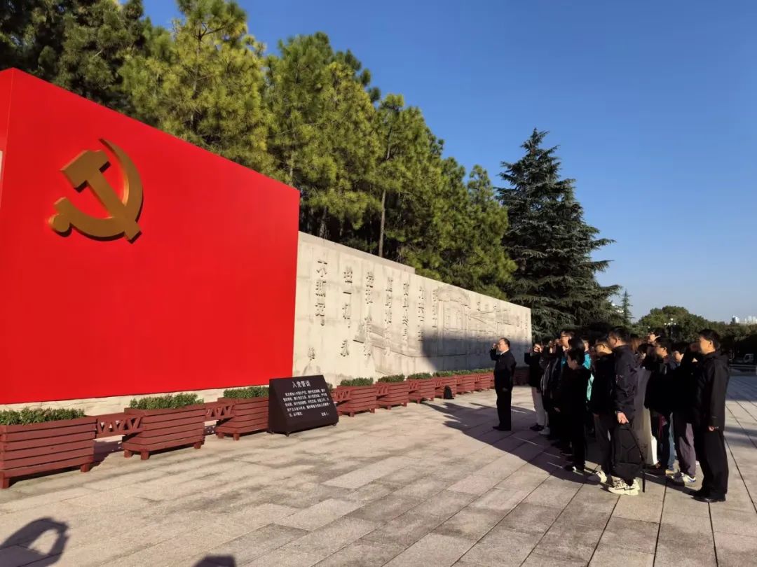 不朽情缘评估党支部赴嘉兴南湖开展行业主题教育专题红色实践活动