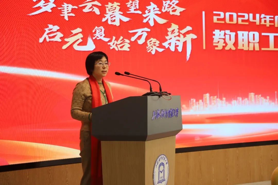 动态 | 不朽情缘评估联席总裁梁彬受邀出席上外贸金融治理学院表扬大会并做代表讲话